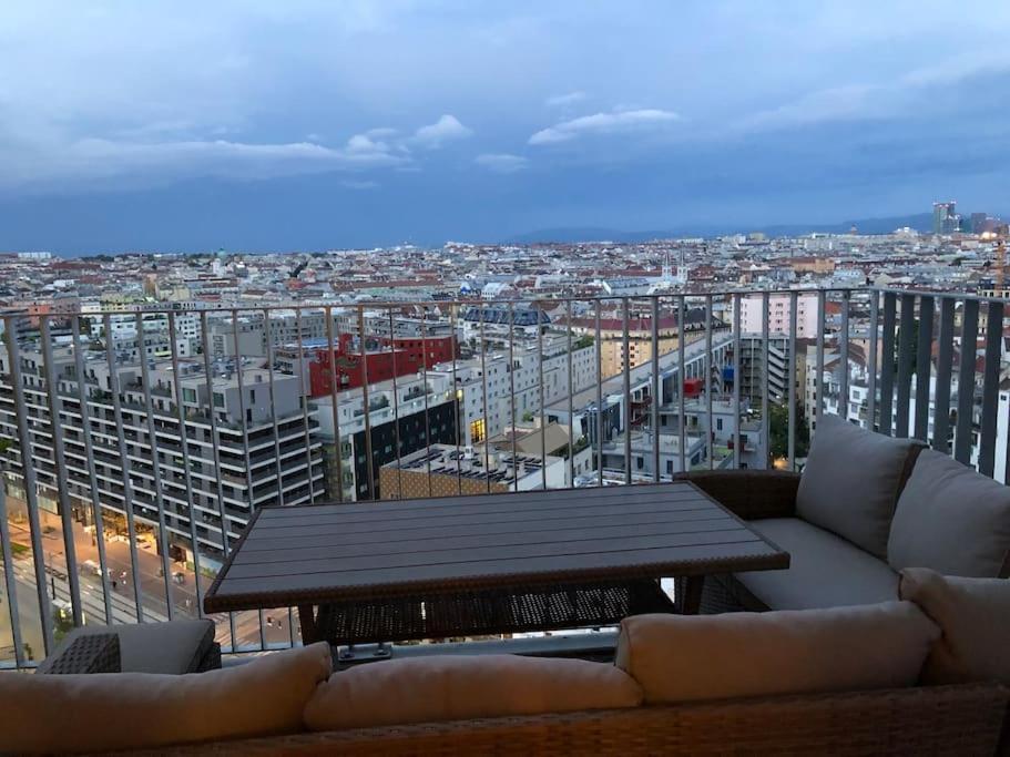 Stunning View Over Vienna In City Center Apartman Kültér fotó